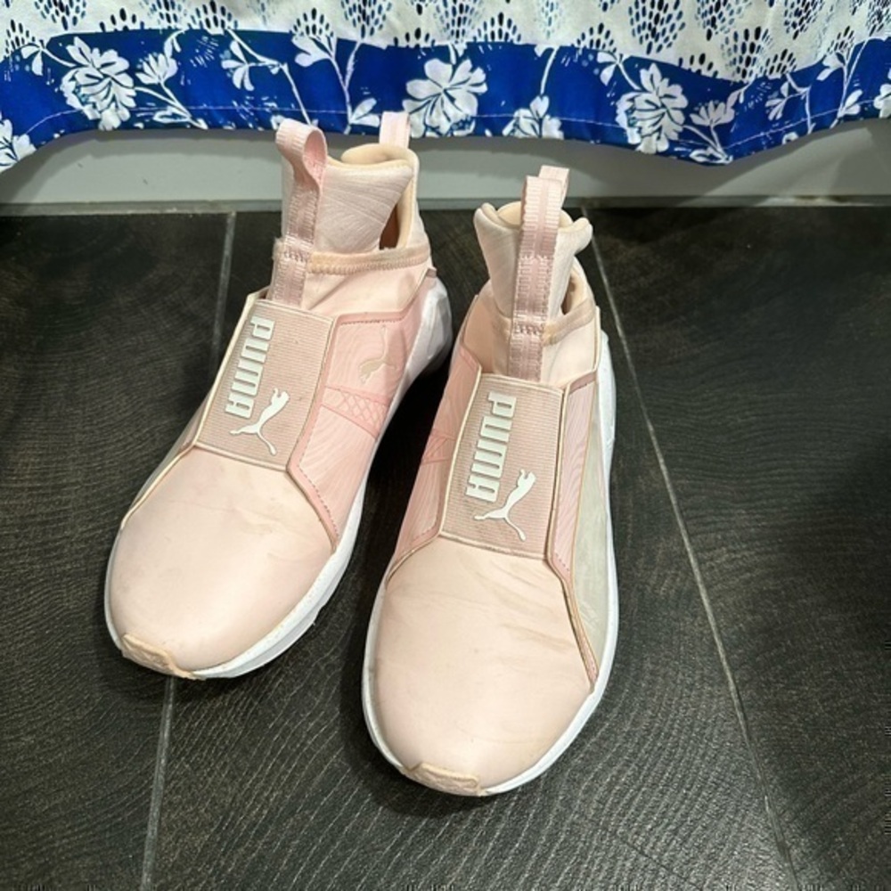 Puma Fierce Muted Women’s Training Shoes Pink 5.5 deadstock Y2K
Condition 9/10